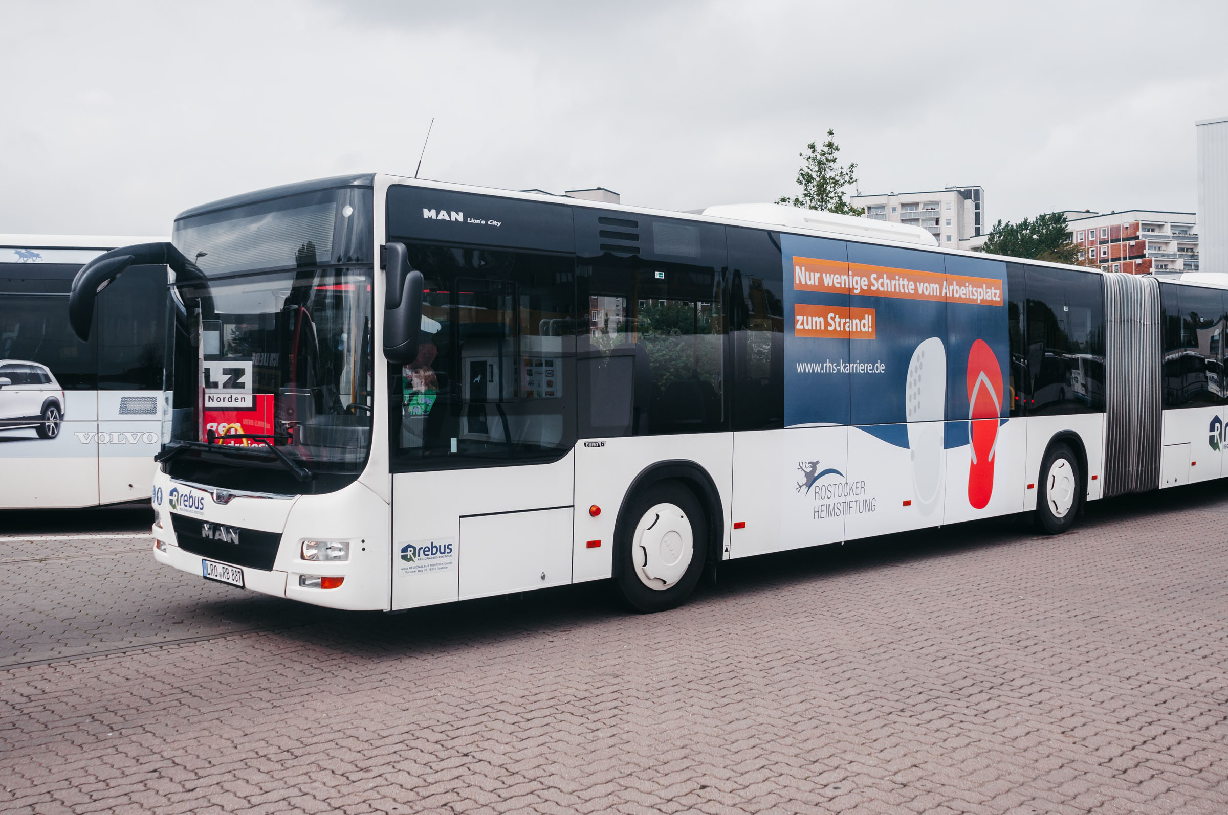 Werbeanzeigen auf einem öffentlichen Stadtbus — Kampagne